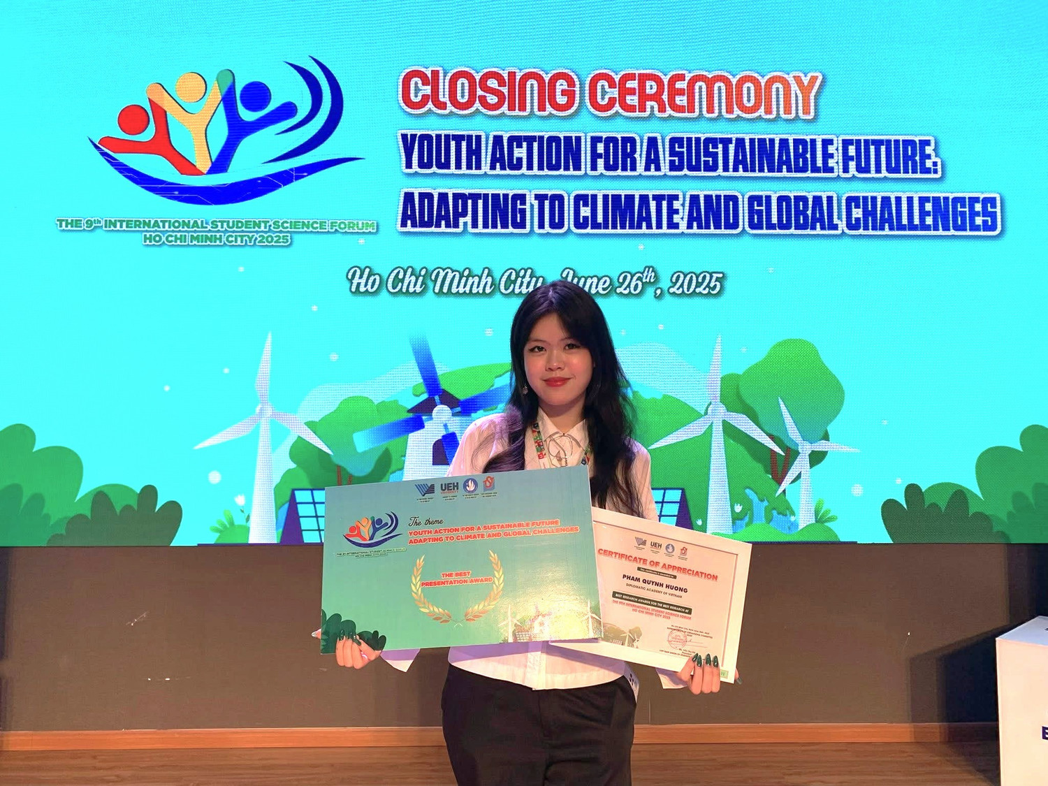 quynh-huong-tham-gia-dien-dan-khoa-hoc-sinh-vien-quoc-te-nam-2025.jpg