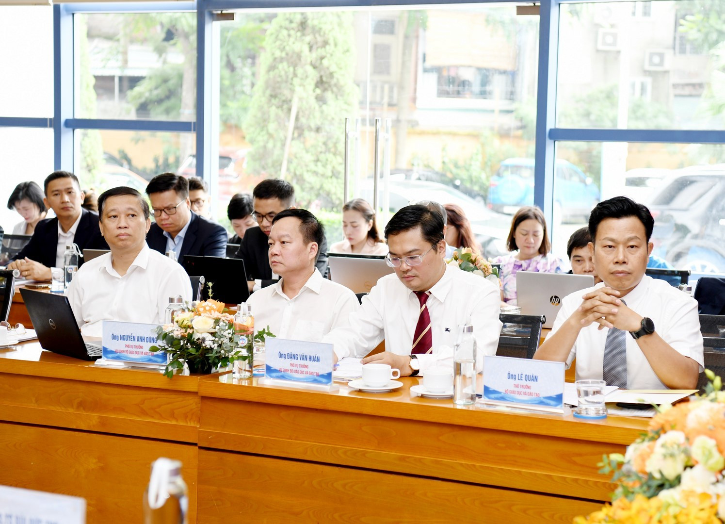 dai-bieu-2.jpg