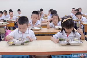 Hà Nội dự kiến nâng mức hỗ trợ bữa ăn bán trú cho học sinh tiểu học 