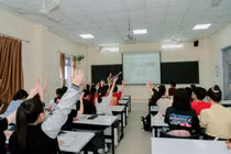 Khi chấm dứt đào tạo sư phạm ở những cơ sở không chuyên sẽ mang lại những lợi ích gì cho người học?