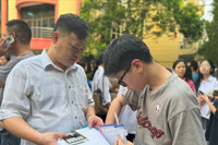 Học sinh nhiều tỉnh về Thủ đô dự thi vào 10 của 2 trường chuyên thuộc ĐHQG HN