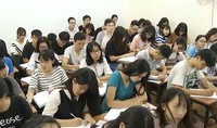 Có tăng lương giáo viên cũng khó hạn chế dạy thêm học sinh chính khóa hiện nay