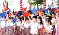 Tưởng chương trình mới giảm tải, ai dè chất thêm gánh nặng lên học sinh lớp 1