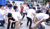 Trao quyền cho sao đỏ, lớp trưởng là tiếp tay cho bạo lực học đường?