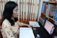 Cô giáo sắp về hưu vẫn dạy học trực tuyến giỏi