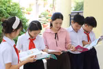 Nhà xuất bản Giáo dục Việt Nam trao hơn 5.400 bản sách cho học sinh vùng biên Gia Lai