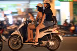 Trời càng nóng, thiếu nữ ra đường mặc càng 'mát' (P2)