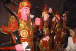 Chướng mắt: Những hành động không thể chấp nhận ở chốn cửa Phật (P13)