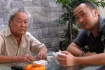 Tác giả Chiếc lược ngà và ký ức bị 'mắng vốn' của con trai Dũng khùng