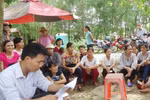 “Sao lại có chuyện một người ốm bắt cả làng uống thuốc?”