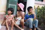 Chính quyền và người dân không thống nhất, nhiều đứa trẻ có nguy cơ thất học