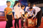 Lãnh đạo Quảng Ninh động viên trẻ em có hoàn cảnh khó khăn dịp Tết Trung thu