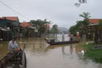 Mưa lũ ở Quảng Bình: Hai giáo viên tiểu học bị nước cuốn mất tích