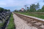 Nhậu xong ra đường tàu nghe điện, nam thanh niên bị tàu tông chết