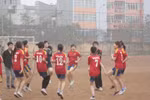 Nữ sinh viên ĐH Văn hóa ra sân đá bóng mừng ngày 8/3