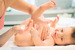 Mẹo giúp mẹ bảo vệ làn da của bé tránh khô, nẻ