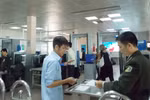 Hy hữu: Phát hiện 13 hành khách VNA dùng giấy tờ giả đi máy bay 
