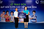 Quỹ sữa “Vươn Cao Việt Nam” đến với trẻ em Quảng Trị