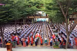 Lớp có 42/43 học sinh giỏi không phải là lớp chọn của trường