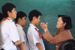 Xem xét trách nhiệm Hiệu trưởng vụ cô giáo đánh học sinh ở Tiền Giang