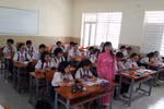 Cô giáo trẻ ở Sài Gòn phát khóc vì mỗi năm trong trường có... 20 cuộc thi