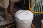 TP.HCM: Người dân khổ sở vì ‘bọt lạ’ tấn công môi trường sống