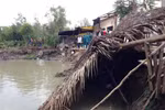 Giây phút 3 căn nhà rơi xuống sông ở Sài Gòn