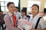 Muốn xóa dạy thêm, trước tiên hãy quan tâm đến đồng lương của giáo viên