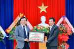 Đại học Đông Á trao 3.000 học bổng khuyến học và khuyến tài