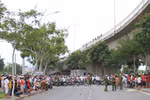 Tai nạn ở cầu Thuận Phước, 3 người rơi xuống đất, 2 người chết