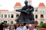 Di dời tượng đài Chủ tịch Hồ Chí Minh