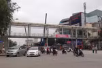 Hà Nội xây cầu vượt, phá cầu đi bộ