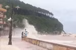 Ảnh: Nhiều người "hồn nhiên", bất chấp nguy hiểm đi xem bão số 2