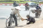 Kêu gọi "đừng thương người", có bất nhẫn quá không?