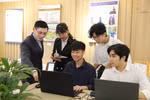 Sinh viên ĐH Mở Hà Nội phát triển dự án hỗ trợ giao tiếp cho người khiếm thính