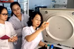 Ngành Sinh dược học khác gì ngành Công nghệ sinh học?