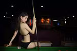 Người đẹp Trung Quốc đẹp tuyệt mỹ bên bàn bi-a