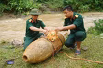 Phá hủy quả bom 340kg nằm 40 năm trong lòng đất