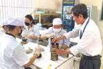 Có SV chọn Kỹ thuật xét nghiệm y học vì thấy thú vị khi làm ở phòng thí nghiệm