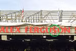Bi hài chuyện... lắp nhầm biển tên khán đài Ferguson