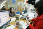 Bộ Tài chính đề nghị chia cổ tức bằng tiền mặt, các ngân hàng nói "không"