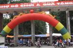 Mua đồ người lớn ở "Hội chợ đồ chơi trẻ em" Hà Nội
