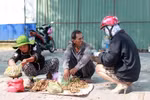 Lật tẩy ông lão bán me gây xót lòng hàng nghìn dân mạng 