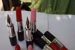 Nhiều loại son môi L'Oreal và Maybelline chứa chì bán ở Việt Nam?