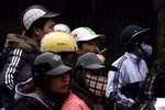 70% người đi xe dùng mũ bảo hiểm giả: Chuyện như đùa!