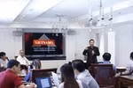 “Hãy cho tôi biết, trong ly cà phê có cà phê không?"