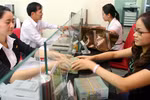 Nhân viên ngân hàng: Lương bèo, sức kiệt