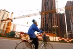 "Giải cứu bất động sản tạo mầm mống khủng hoảng"