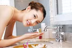 Phản hồi tích cực của khách hàng với mỹ phẩm trị mụn Medi White
