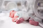 Sinh 'ép' trẻ 1,7kg, cả 2 mẹ con tử vong
